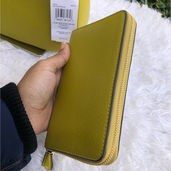 Coach Chartreuse Wallet Brand New - Picture 3 of 5